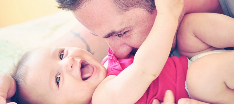 Durata concediului paternal va fi dublata. Proiectul, propus pentru adoptare la Camera Deputatilor