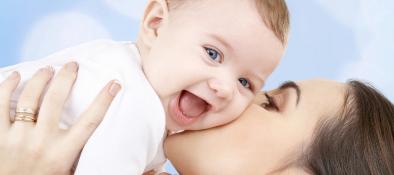 Concediul pentru cresterea copilului: Cat va fi indemnizatia minima de la 1 iulie